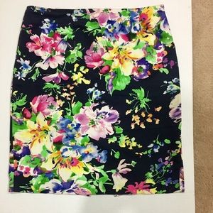 Floral print midi skirt.